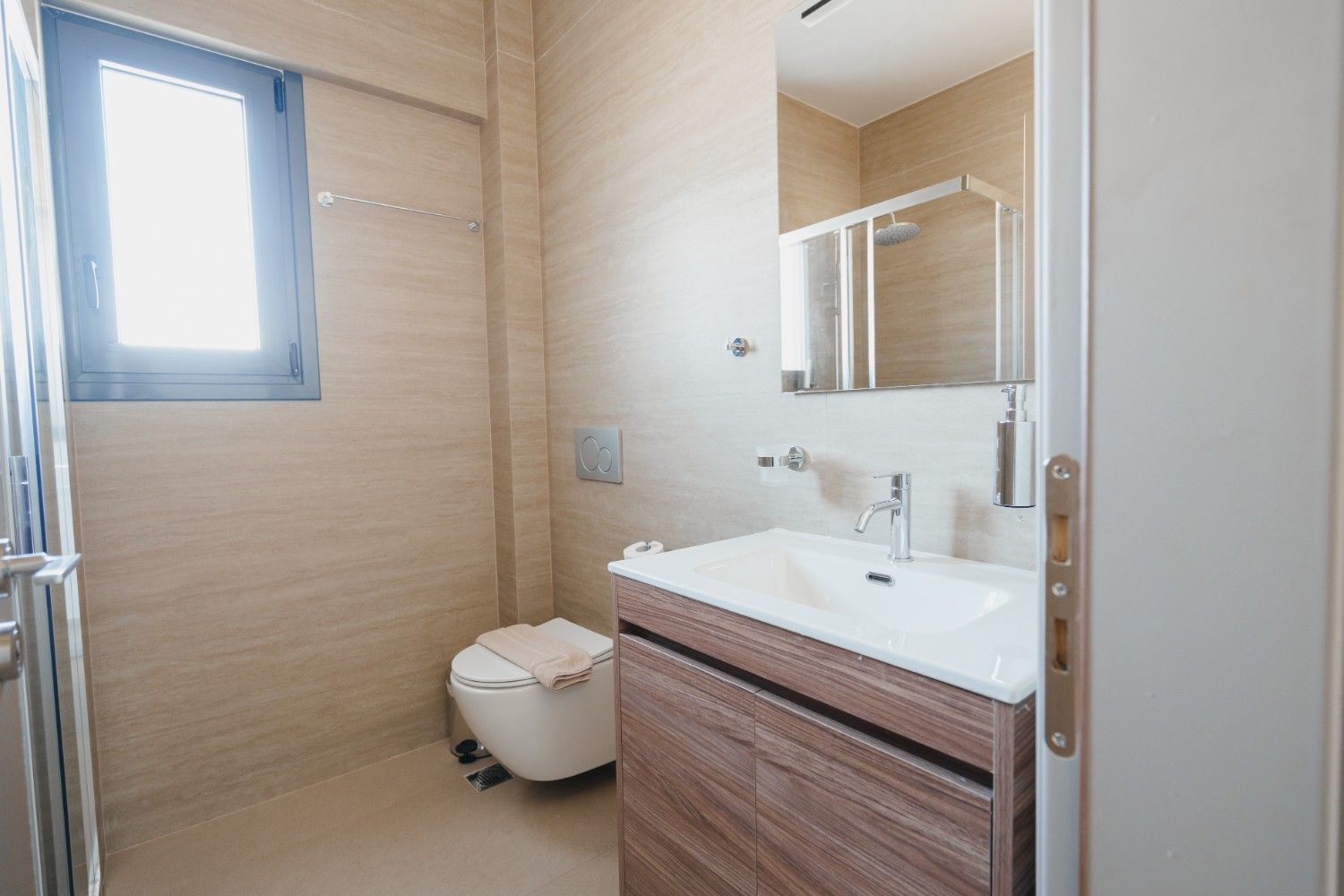 Μονόκλινο Διαμέρισμα με Βεράντα