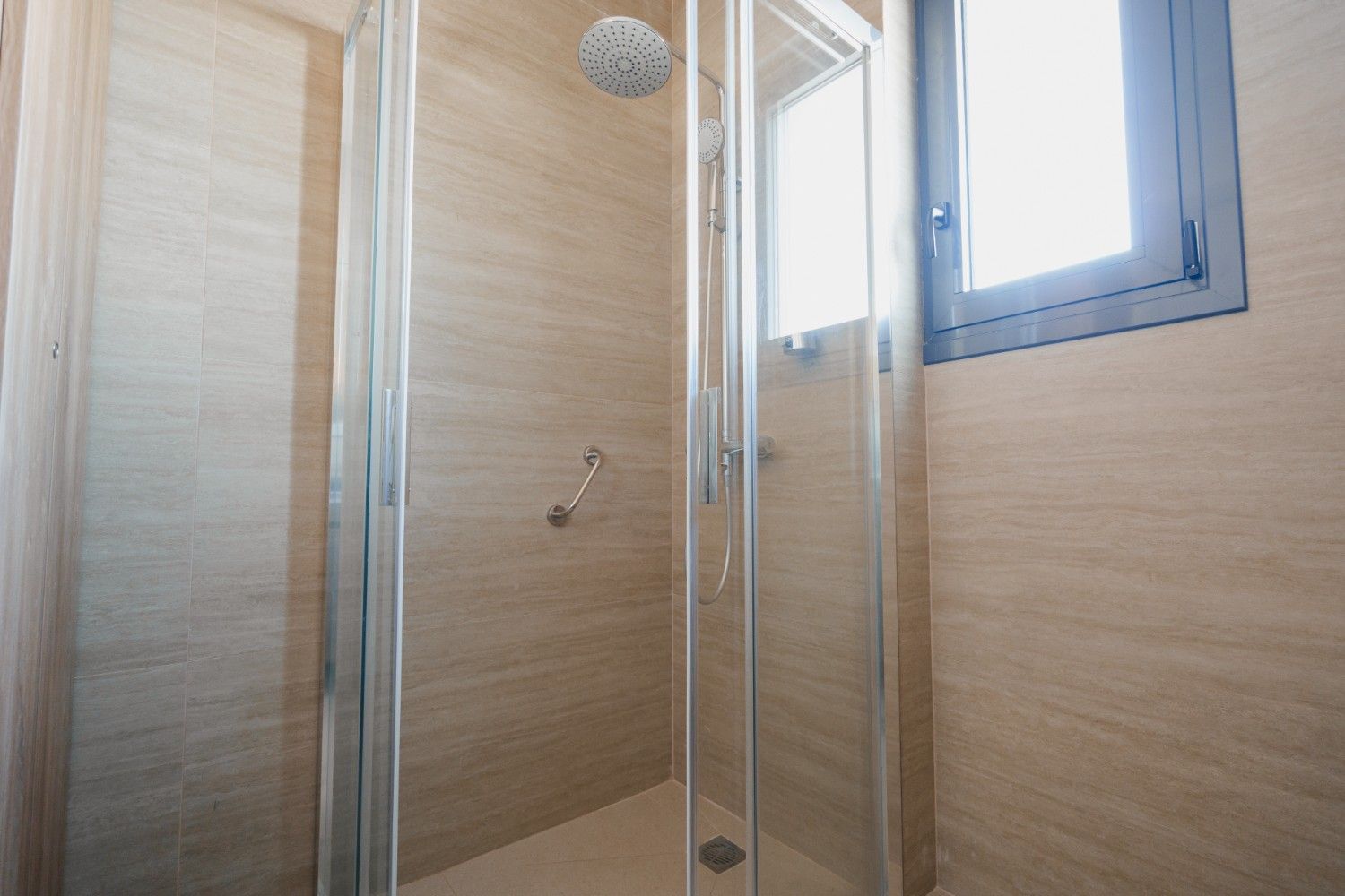 Μονόκλινο Διαμέρισμα με Βεράντα